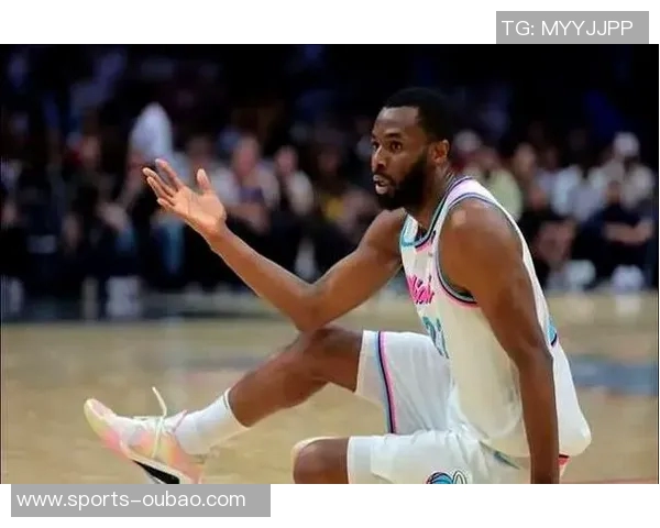 维金斯盛赞鲍威尔展现统治力称其为非凡天才球员的典范