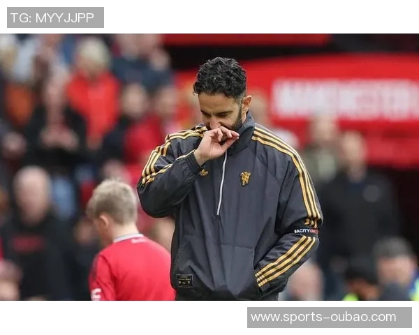 曼联理发哥高歌阿莫林之歌庆祝球队联赛三连胜仅需两场胜利