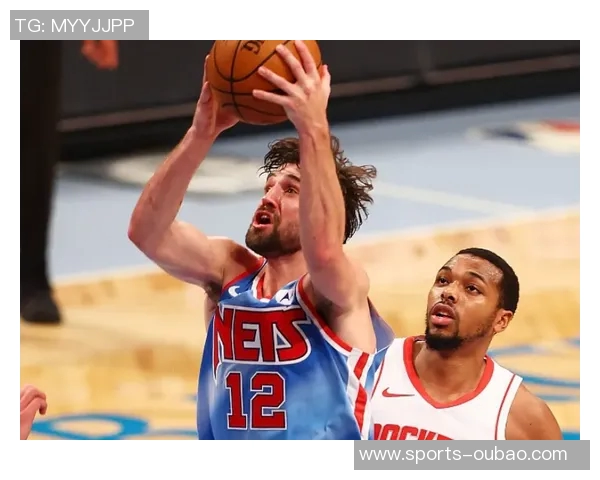 克拉克斯顿全能表现助球队取胜18分10板6助2断3帽展现实力