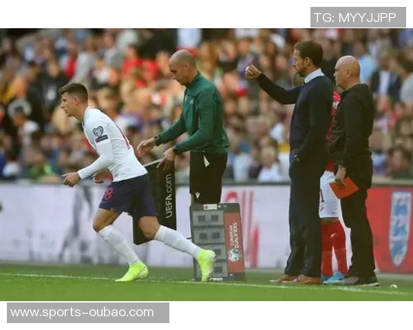 奇克重返英格兰国家队七年后获赠纪念帽子表达喜悦之情